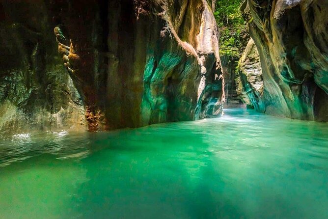 7 Waterfalls Excursion Taino Bay & amber cove - At a glance