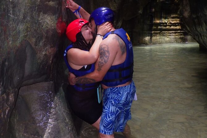 Adventure Damajagua Waterfalls and Monkey House in Puerto Plata - Monkeyland: a slower hour with squirrel monkeys