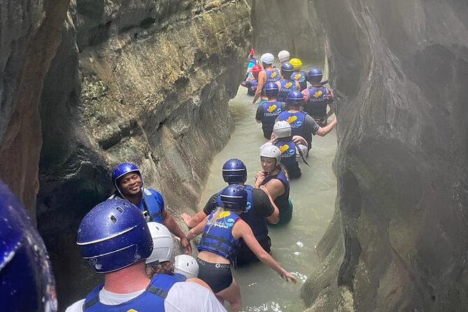 Adventure in the 7 Waterfalls + Typical Lunch and Transportation - Who will enjoy this most
