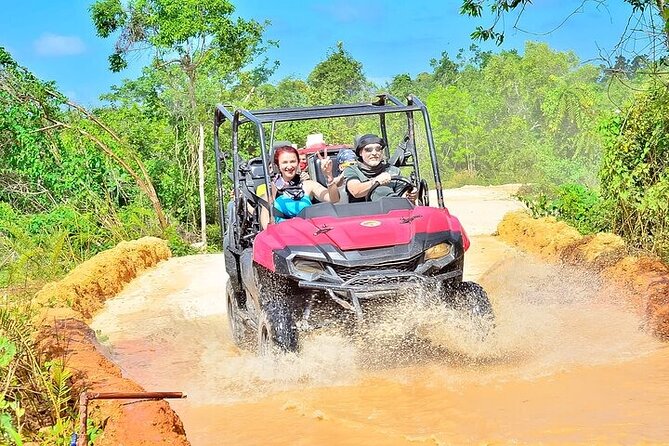 Adventure Tour con Buggies Ziplining Cenote y Taino Culture - Cooling off at Cenote Indígena Las Ondas