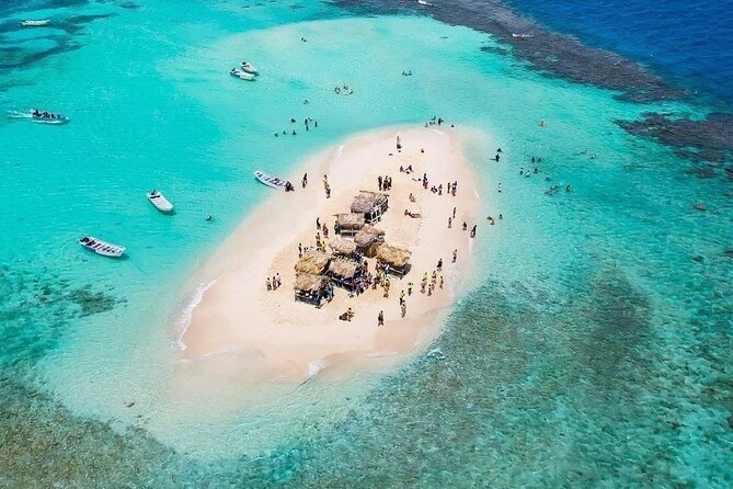 Amazing Paradise Island + Snorkeling-Mangrove Tour & Locale Food. - Speedboat arrival at Cayo Arena