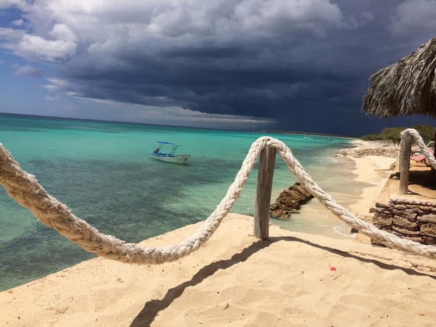 Bahía de las Aguilas: Beach Day Trip by Boat - Lunch and the return journey