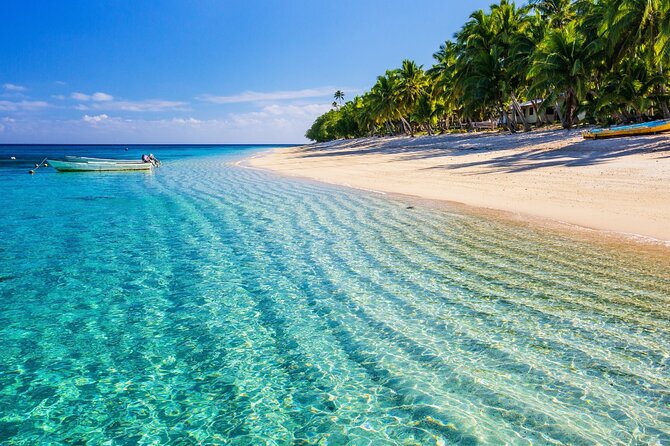 Catalina Island even more unspoilt than Saona Island - A Dominican buffet with rum and soft drinks