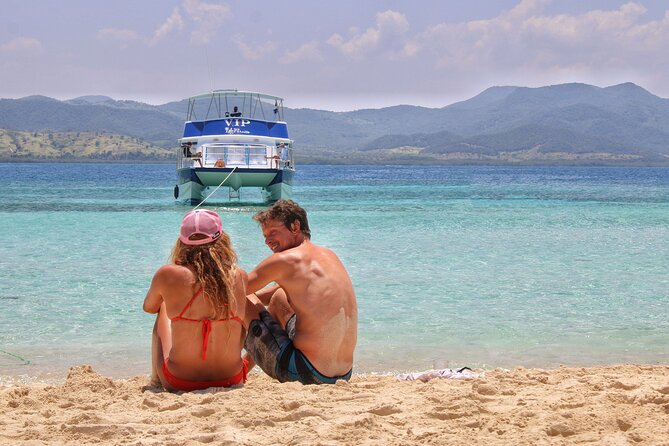Cayo Arena Exclusive Tour with Lunch - Lunch on the white-sand beach