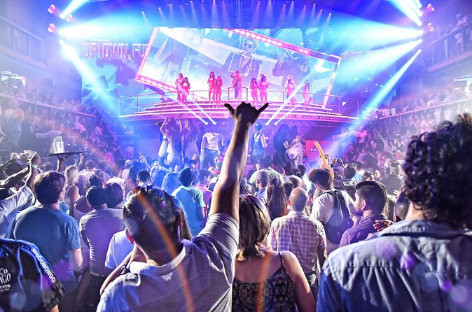 Coco Bongo Show and Disco - What the open bar adds to the evening