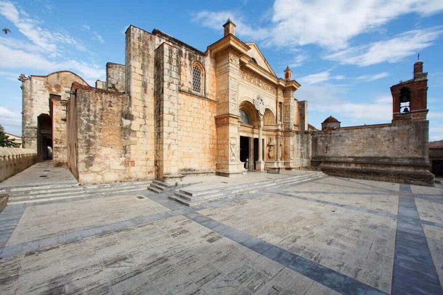 Colonial Zone: Historical Tour with a visit to the Columbus Lighthouse and Tres Ojos Park - Key Points at a Glance