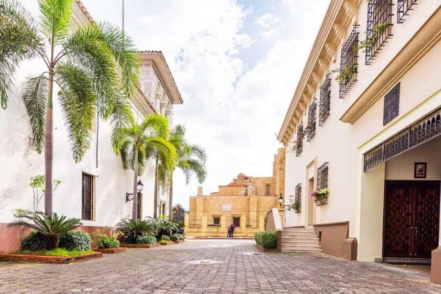 Colonial Zone: Historical Tour with a visit to the Columbus Lighthouse and Tres Ojos Park - The First Cathedral and the Main Colonial Monuments