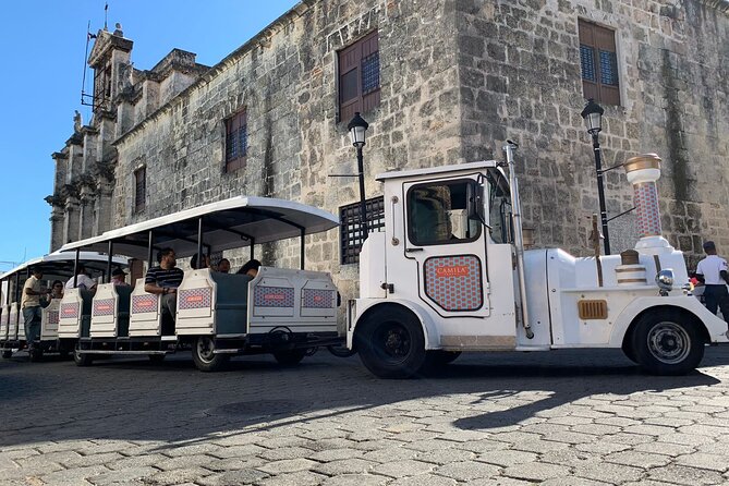 Colonial Zone Train 45 minutes of history and culture in Santo Domingo - Who will enjoy this ride most?