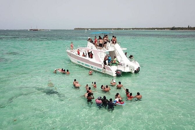 Crucero de Fiesta y Snorkel en Punta Cana - Snorkeling at the Natural Pool