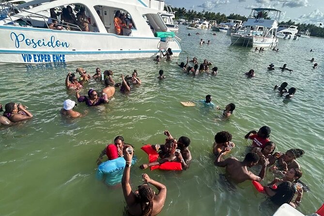 DE Hip Hop Boat Party for Adults and Free Drinks Only - Swimming in the Natural Pool