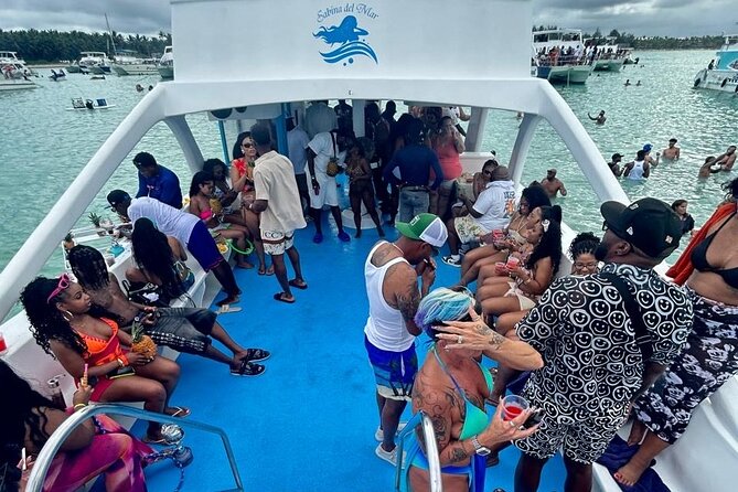 DE Hip Hop Boat Party for Adults and Free Drinks Only - Who Will Enjoy This More