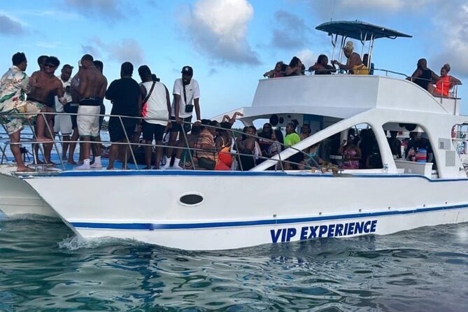 DE Hip Hop Boat Party for Adults and Free Drinks Only - Leaving From Bibijagua Near Bávaro