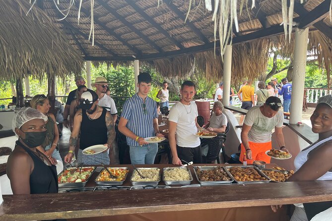 discovery and adventure of the local Dominican life in small group - What makes this Dominican day different