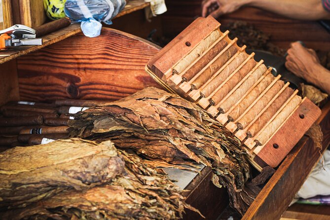 Dominican Cigar Factory Tour - What comes with the $20 admission