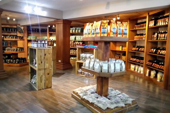 Don Lucas Cigar Factory & Store + Premium Rum Tasting (3 hours) - Mundo Autentico Is a Shopping Stop, Too