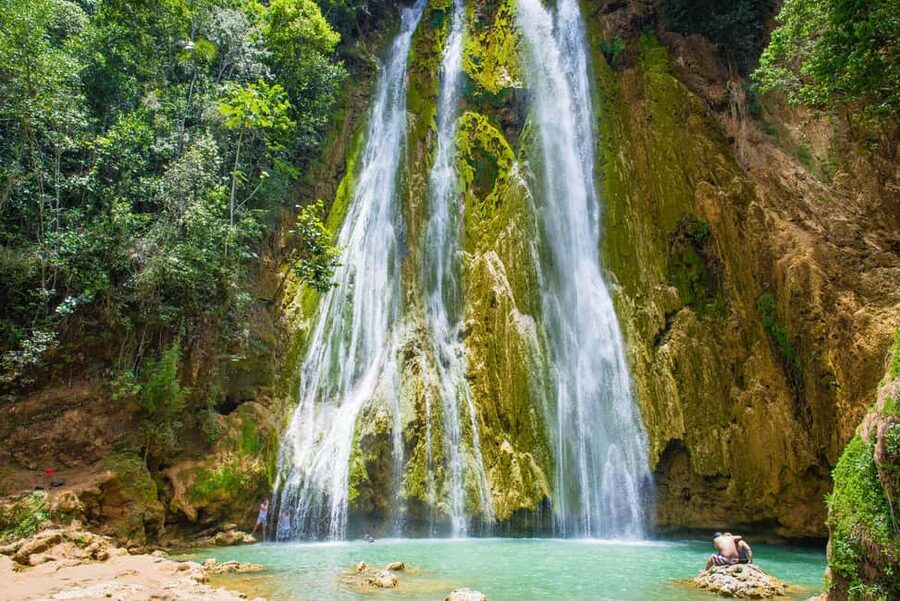 El Limón: Waterfall Horseriding Tour with Lunch - Arriving at the 50-meter El Limón Waterfall