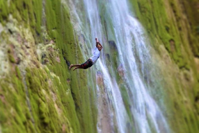 El Limón waterfalls Tour (horse riding & swimming) with lunch - Horse riding or hiking, two different ways to arrive