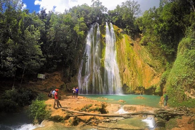 El Limón waterfalls Tour (horse riding & swimming) with lunch - The waterfall stop and plunge-pool swim