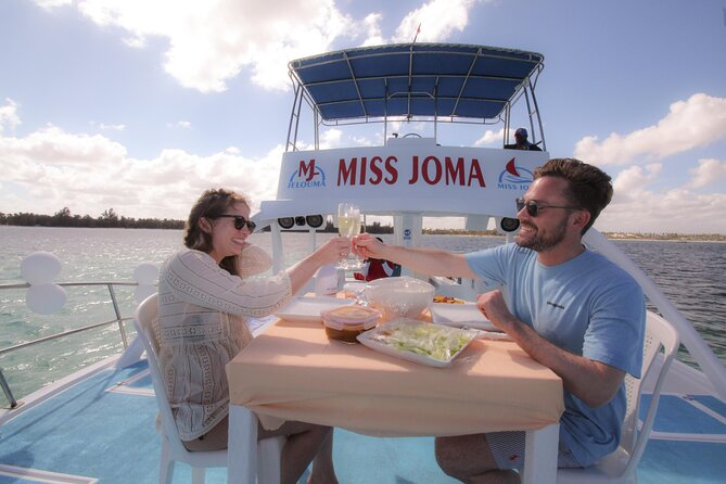 Experience for families and friends by private boat with pick-up - The natural ocean pool party
