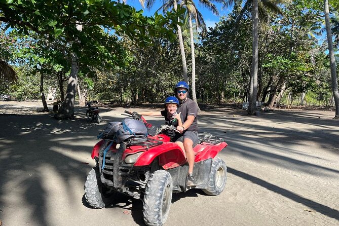 Family ATV Tour & Monkey Private Van - Meeting the squirrel monkeys at the Monkey Home