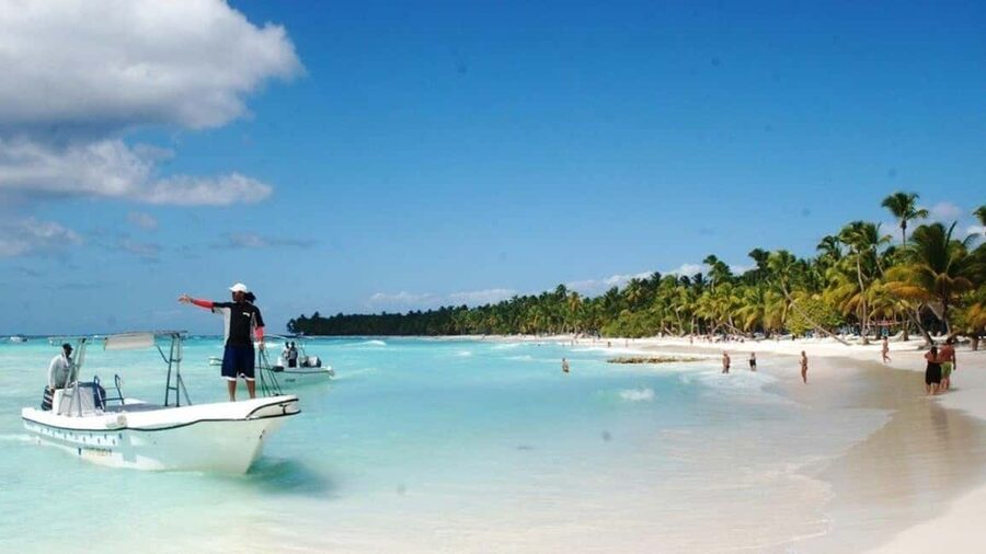 From Bayahíbe: Saona Island Catamaran Cruise with Buffet - Bayahíbe is the right place to begin