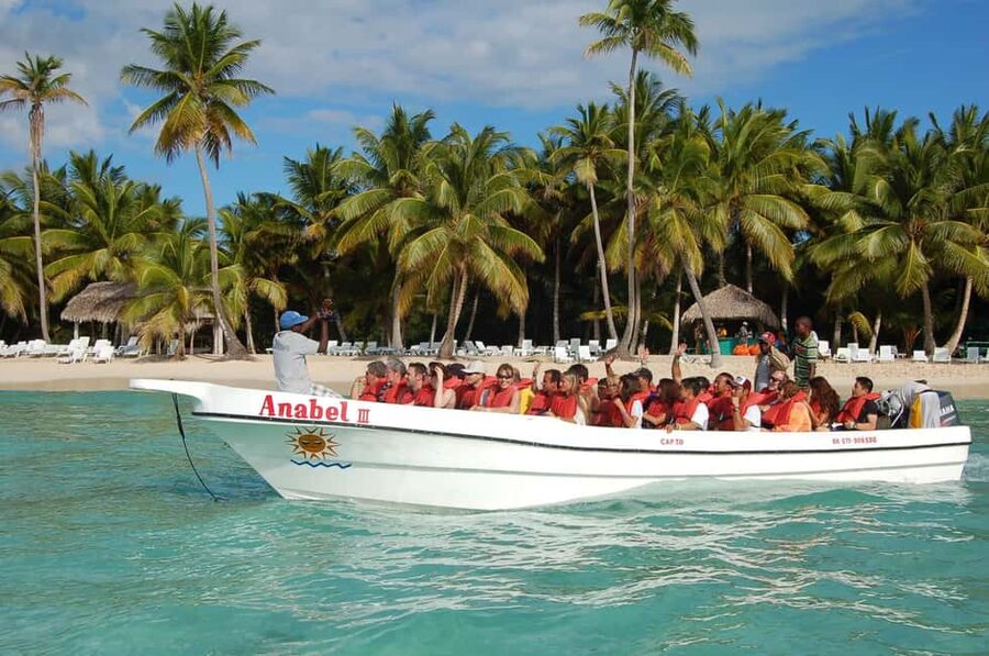 From Bayahíbe: Saona Island Catamaran Cruise with Buffet - The catamaran ride along Cotubanama National Park