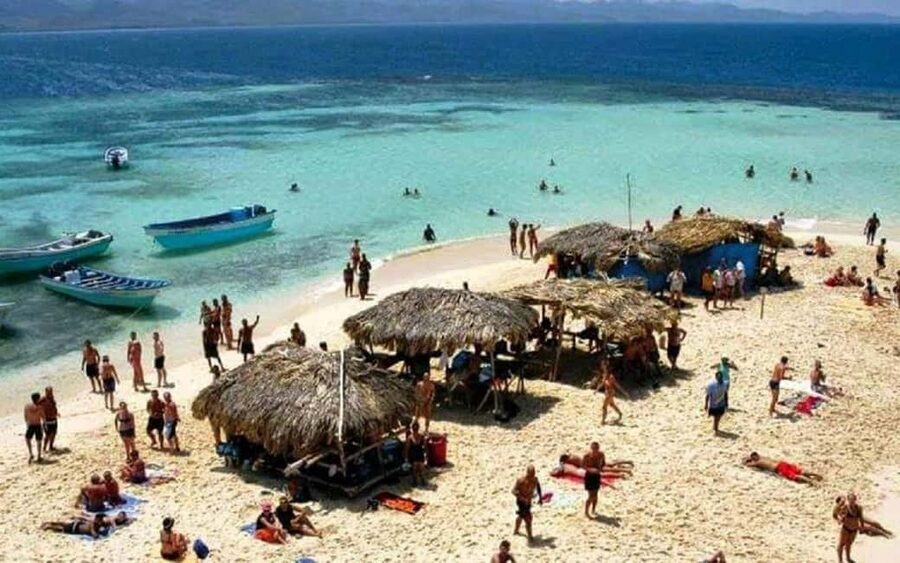 From Puerto Plata: Cayo Arena by VIP Speedboat and Snorkel - Cayo Arena, a sandbar without shade