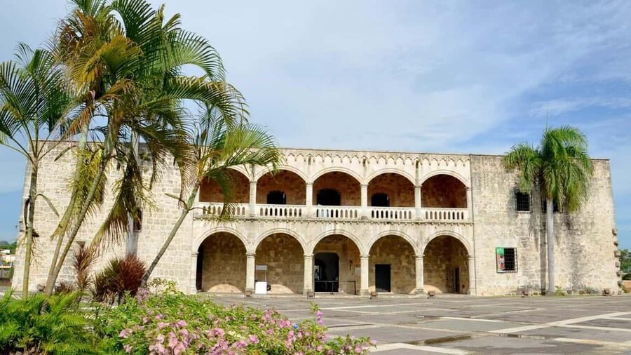 From Punta Cana: Santo Domingo Full-Day Tour with Lunch - Walking Santo Domingo’s Colonial Zone