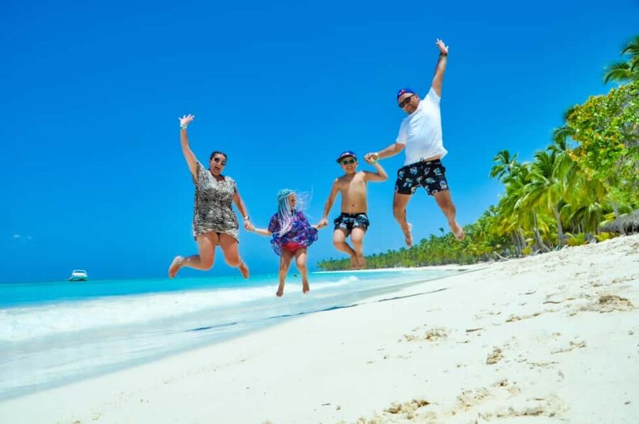 From Punta Cana: Saona and Mano Juan Day Trip by Speed Boat - Playa Abanico, Saona’s palm-fringed first stop