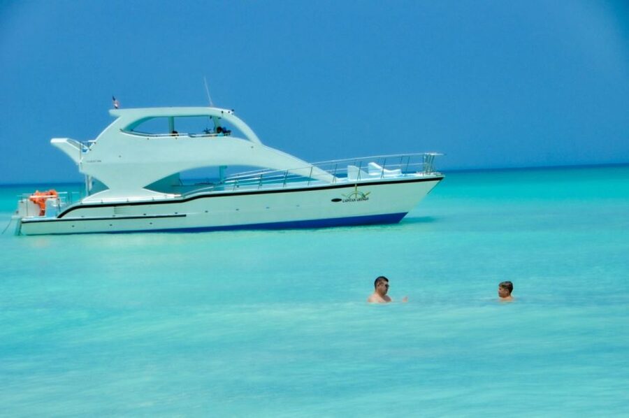 From Punta Cana: Saona and Mano Juan Day Trip by Speed Boat - A Dominican lunch in Mano Juan