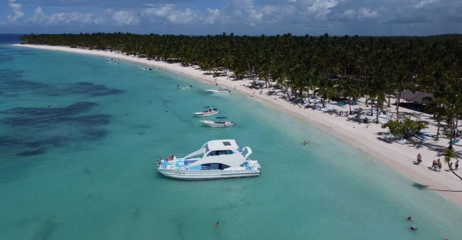 From Punta Cana: Saona and Mano Juan Day Trip by Speed Boat - Cotubanamá National Park and the natural pool