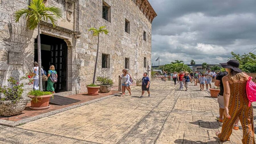 From Santo Domingo: Full day Historical Tour with Lunch - Souvenir shops and the final half hour
