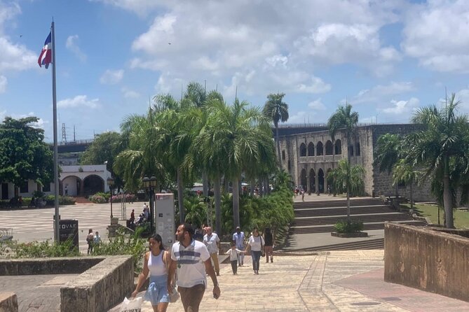 Full-Day Guided Tour in santo Domingo - San Francisco ruins and Parque Colón