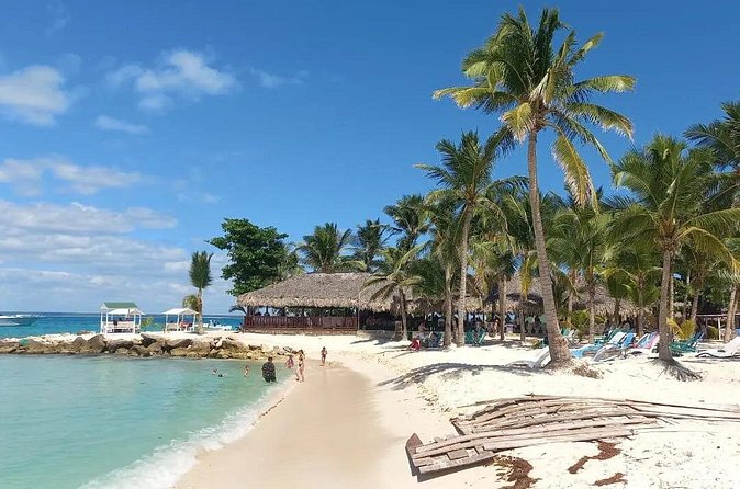 Full Day Private Tour of Bayahibe, Cotubanamá and Saona Island - Catuano for lunch and a long Saona Island stop