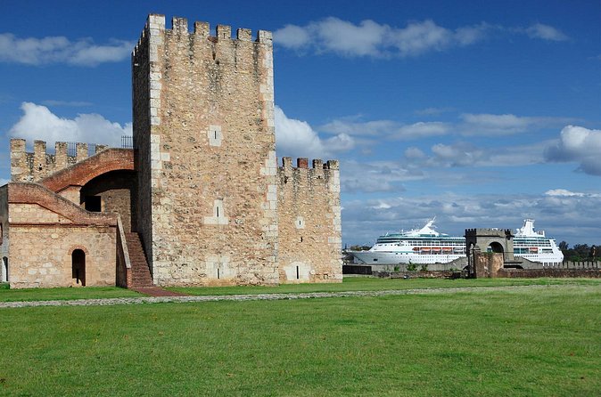Full-Day Santo Domingo City Tour from La Romana - The guides are the strongest part of the day