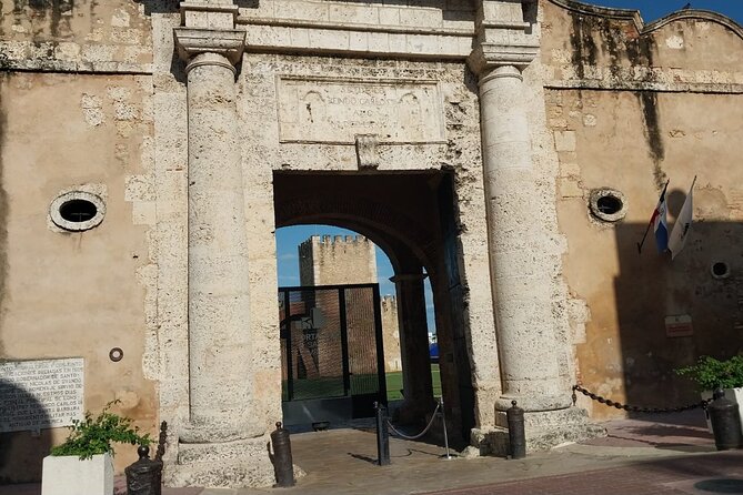 Full Day Santo Domingo Tour - The Malecón and Caribbean views