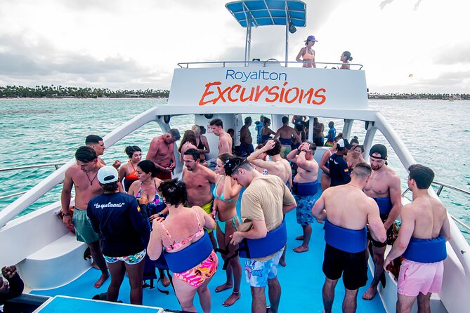 Full day tour. Buggy, lunch and Catamaran Adventure - A short pause at Macao Beach