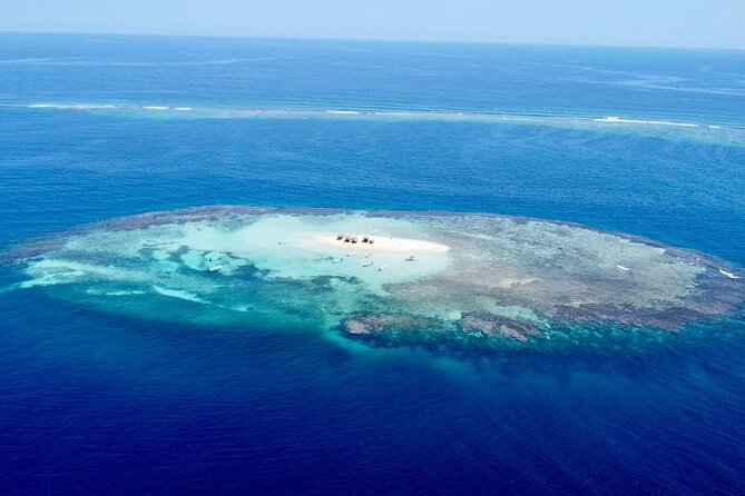 Full-Day Tour to Punta Rucia and Cayo Arena with Snorkeling - Playa Ensenada and the speedboat ride