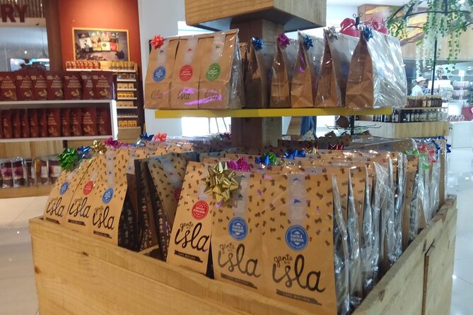 Guided Shopping Tour - Rum tasting, chocolate factory, Cigar factory - Rum tasting and the Dominican national drink