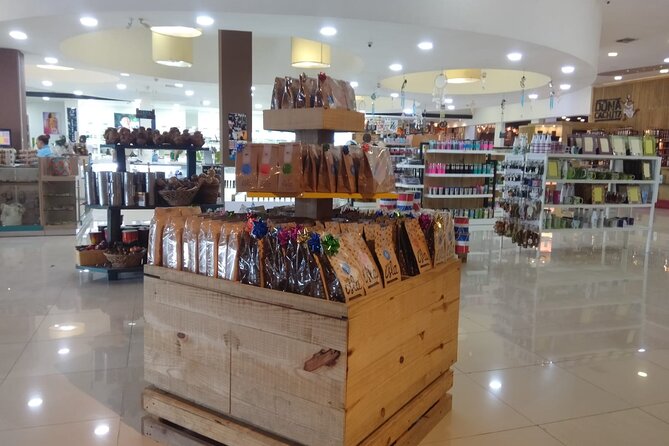 Guided Shopping Tour - Rum tasting, chocolate factory, Cigar factory - El Alfarero and traditional clay crafts
