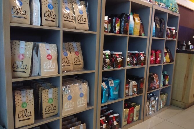 Guided Shopping Tour - Rum tasting, chocolate factory, Cigar factory - The painters’ exhibition and the large souvenir selection