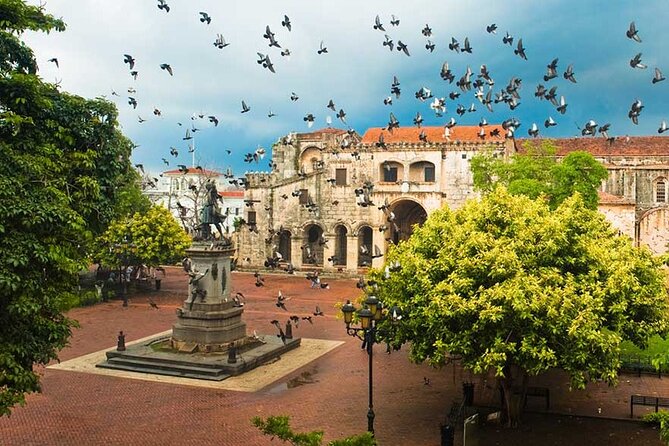 Guided Tour in the Colonial Zone of Santo Domingo - The Cathedral and the first streets of the city