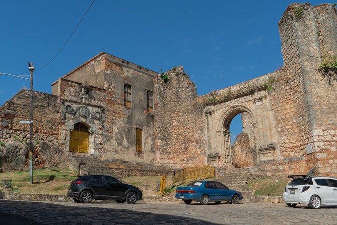 Guided Tour in the Colonial Zone of Santo Domingo - Fortresses, plazas, and old ruins