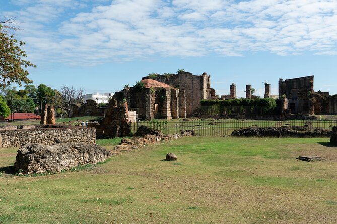 Guided Tour in the Colonial Zone of Santo Domingo - Starting at the Museum of the Royal Houses