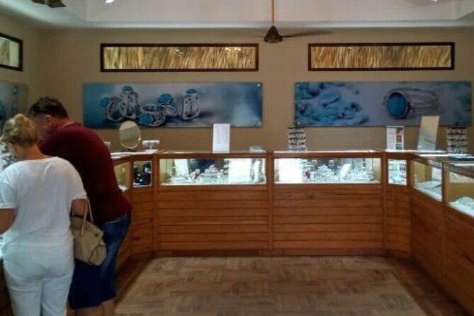 Guided Tour to Don Lucas Cigars Factory and Souvenirs Store - The souvenir store is a practical part of the stop