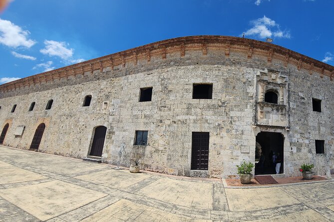 Half Day Excursion Colonial Zone, Faro to Colón, 3 Eyes Park - Faro a Colón: scale and symbolism