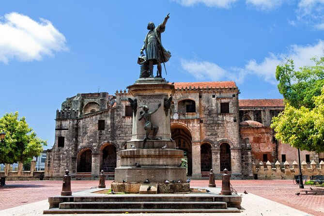 Half Day Excursion Colonial Zone Lighthouse to Colón and Tres Ojos from Santo Domingo - Parque Colón gives you the city’s historic starting point