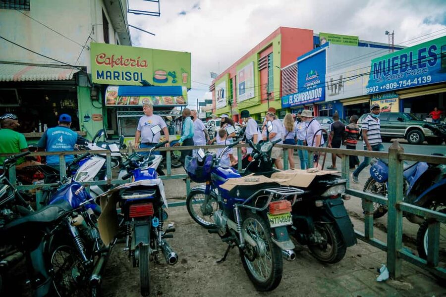 Higuey: Dominican Culture Walking Tour with Cathedral Ticket - Empanadas and fresh juice at D’Carlos