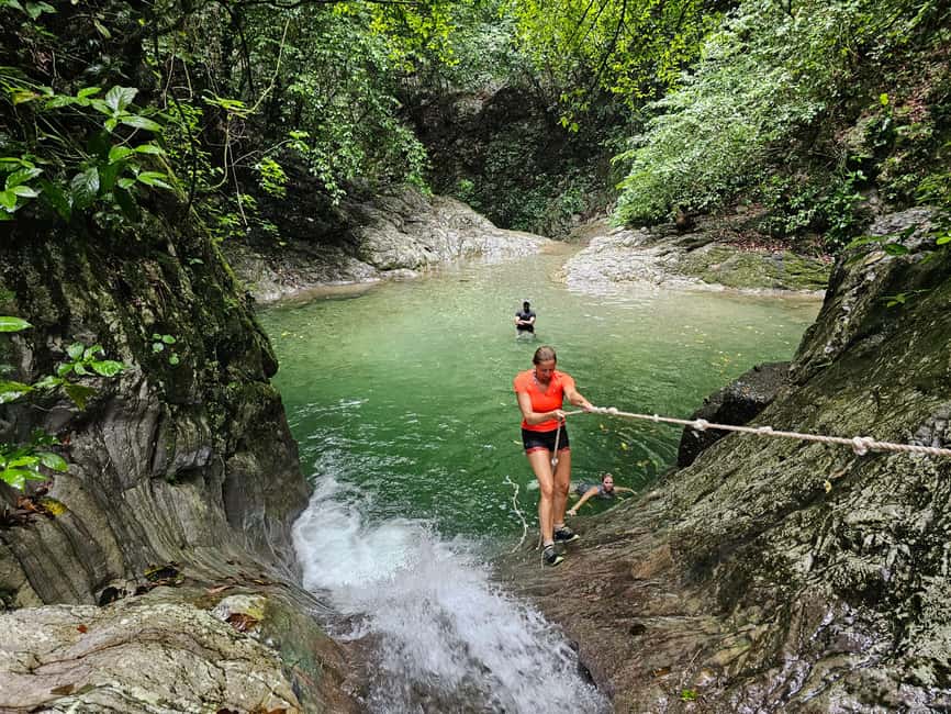 Hiking Tabernacle Thundering Waterfall - From Santo Domingo to the mountain town