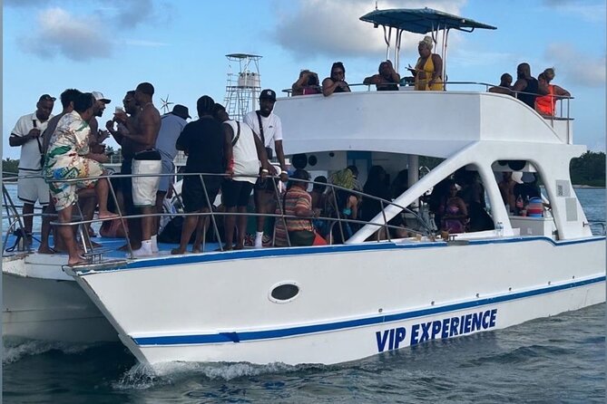 Hip Hop Beat and Live Dj Adults Only Party Boat and Free drinks - Key points to know before booking